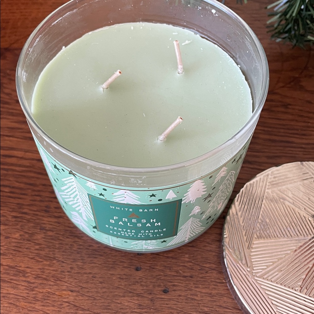 NWT Fresh Balsam White Barn 3 Wick Candle in Glass with a Lid - Picture 2 of 8